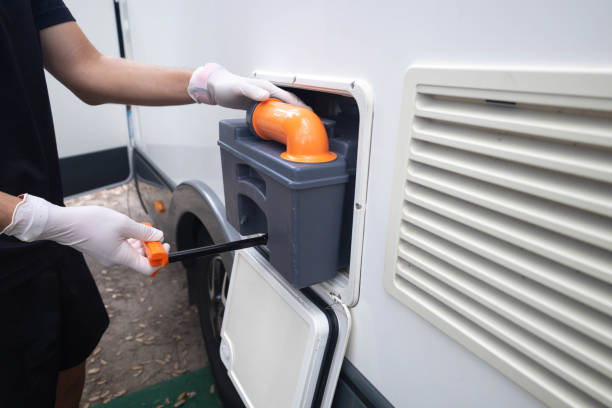 Best Porta potty delivery and setup  in Newton, IL
